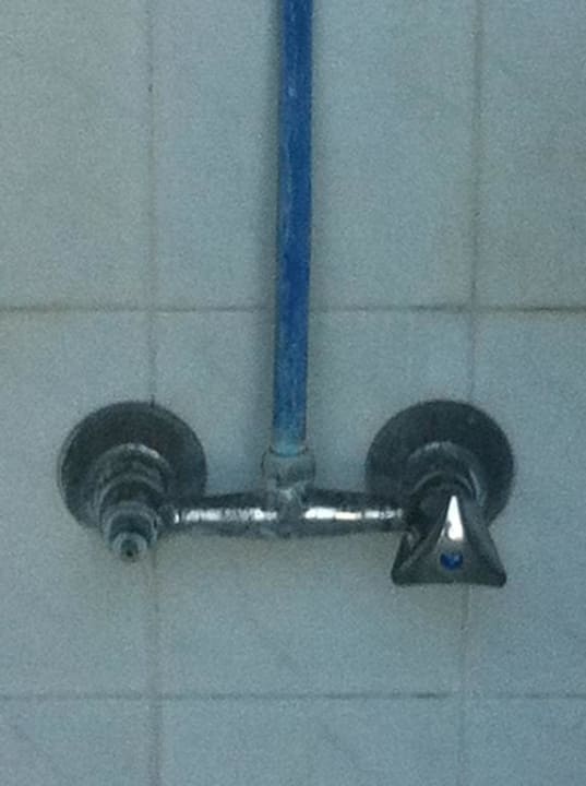 Die Armaturen der Duschen Hotel Kampos Village Resort