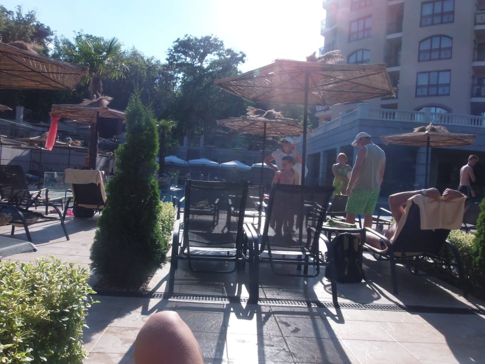 Leżaki i basen SH Dolce Vita