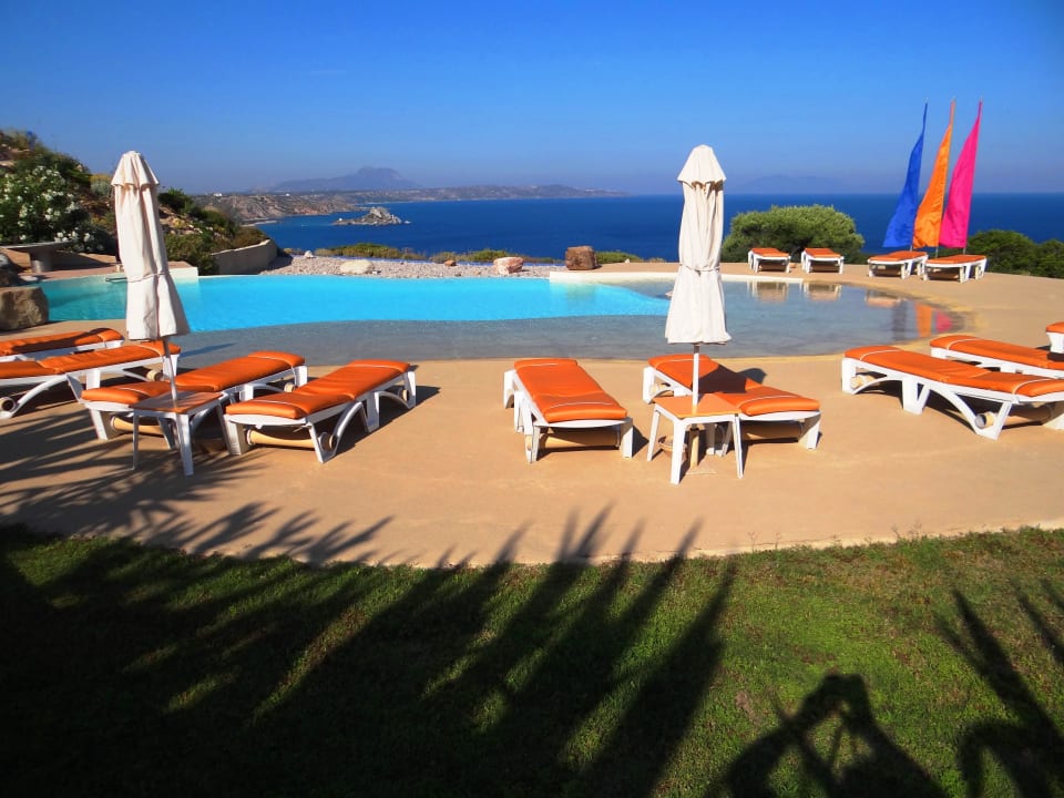 View of the pool Apartments Kefalosbay Residence