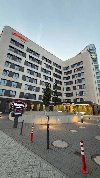 Außenansicht Hampton By Hilton Frankfurt Airport