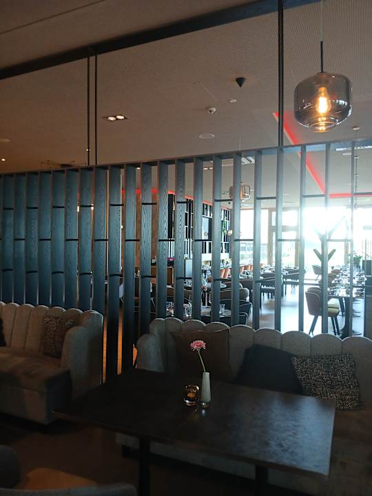 Lobby Leonardo Royal Hotel Cologne Bonn Airport