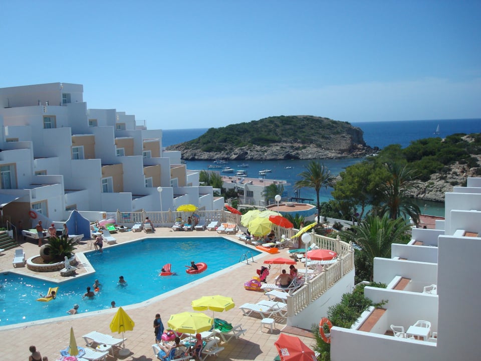 Blick vom grünen Block über Pool und Meer Barceló Portinatx - Adults only