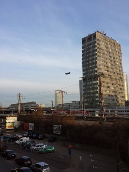 Blick aus dem Zimmer in Richtung Hbf 02 IntercityHotel Essen