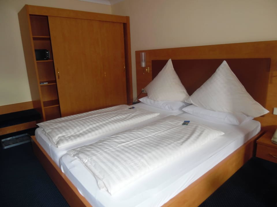 Bett und Schrank BSW Schwarzwaldhotel Baiersbronn