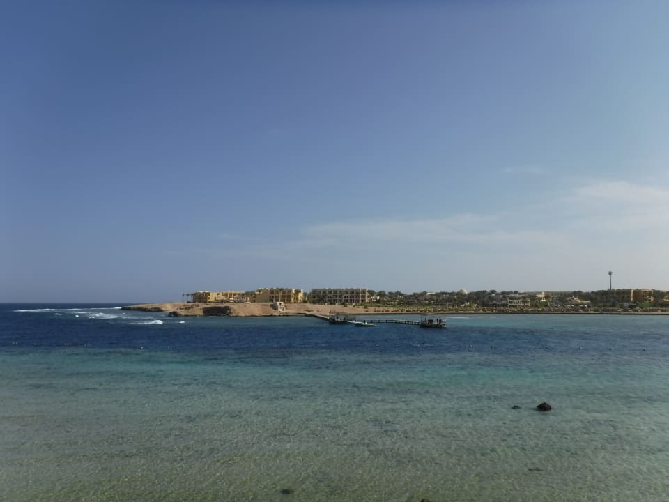 Blick vom Steigenberger Hotel auf Steganlage und Jaz Hotels Jaz Solaya