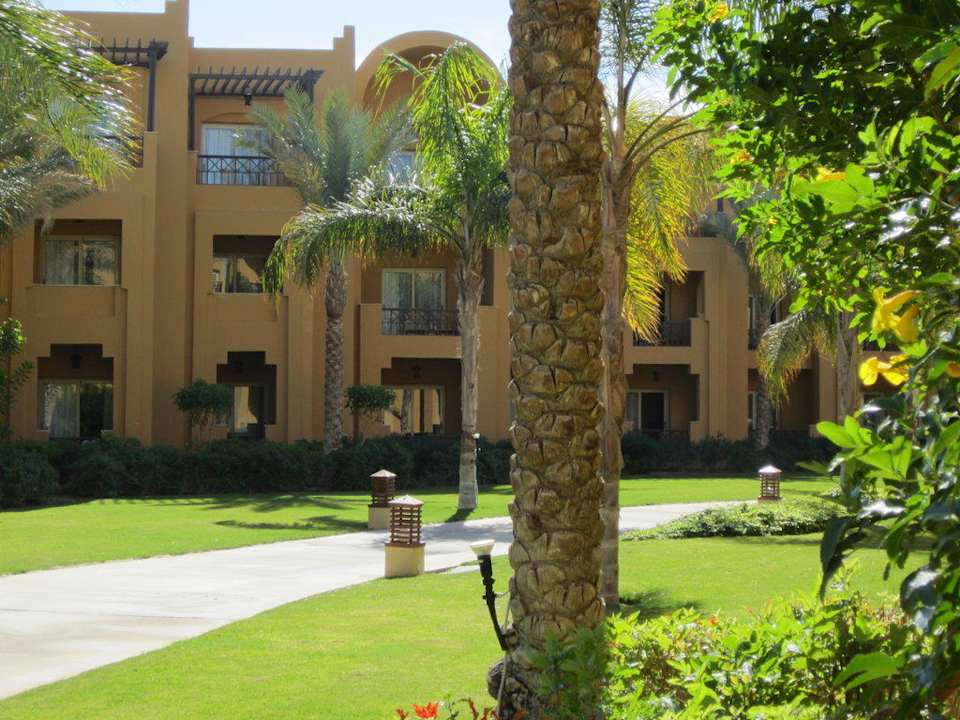 Außenansicht auf die Hotelzimmer Stella Beach Resort & Spa Makadi Bay