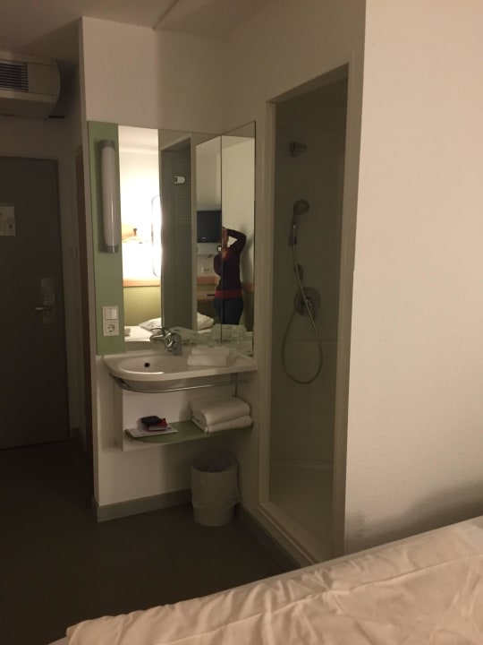 Waschbecken ibis budget Hotel München Putzbrunn