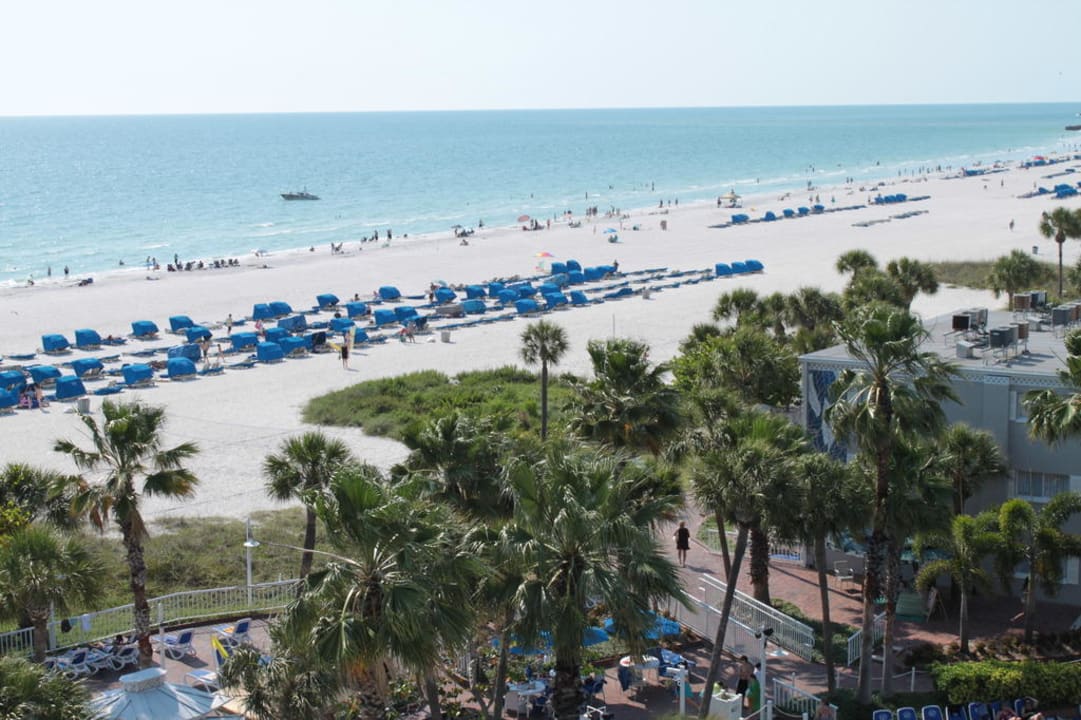 Strandansicht Hotel Tradewinds Island Grand Resort