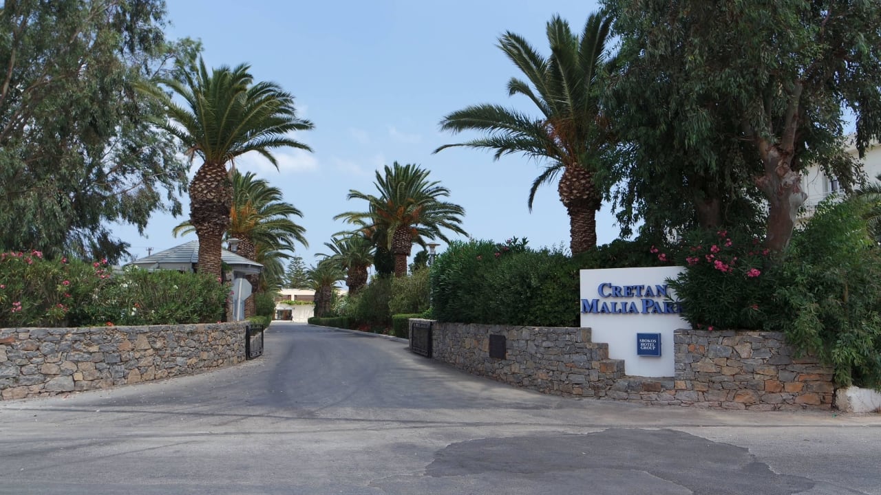 Zufahrt zum Hotel Phãea Cretan Malia