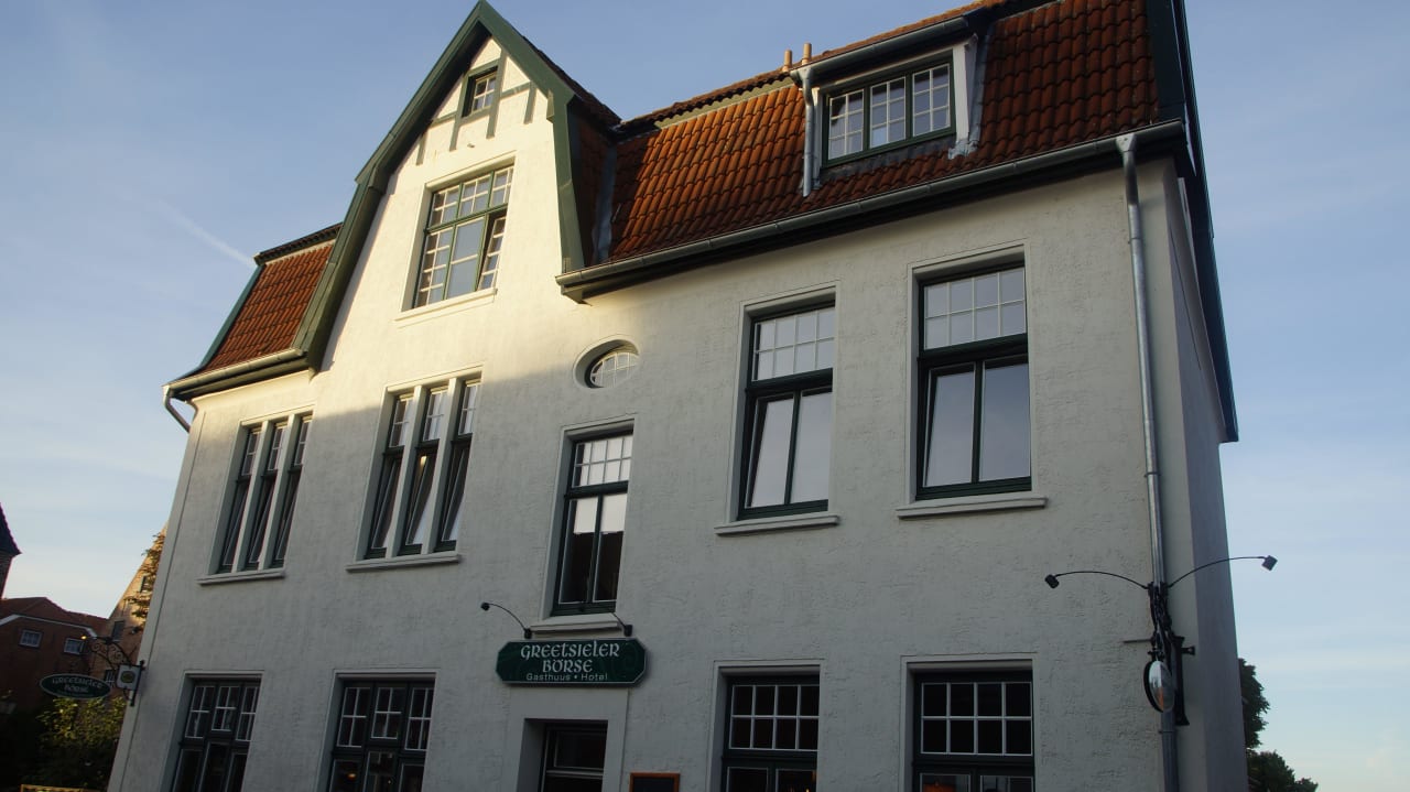 Linke Fenster unser Zimmer Hotel Greetsieler Börse