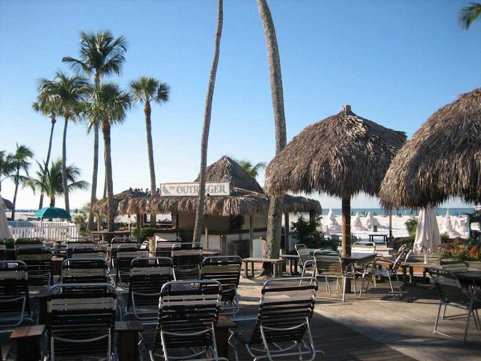 Poolbar und Sonnenterrasse Hotel Outrigger Beach Resort