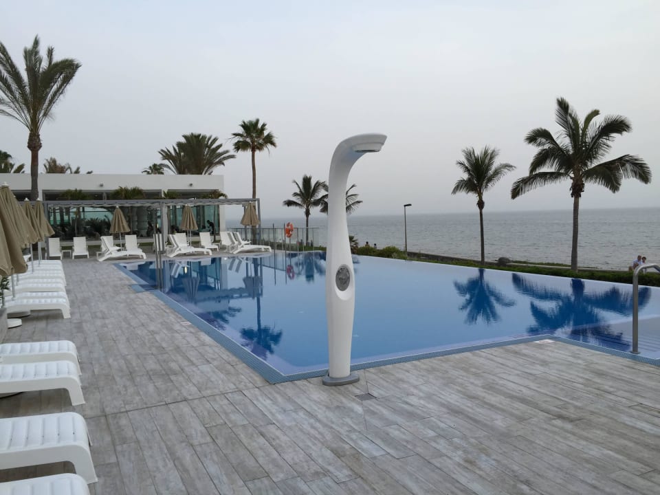 Pool an der Strandpromenade Hotel Riu Palace Meloneras
