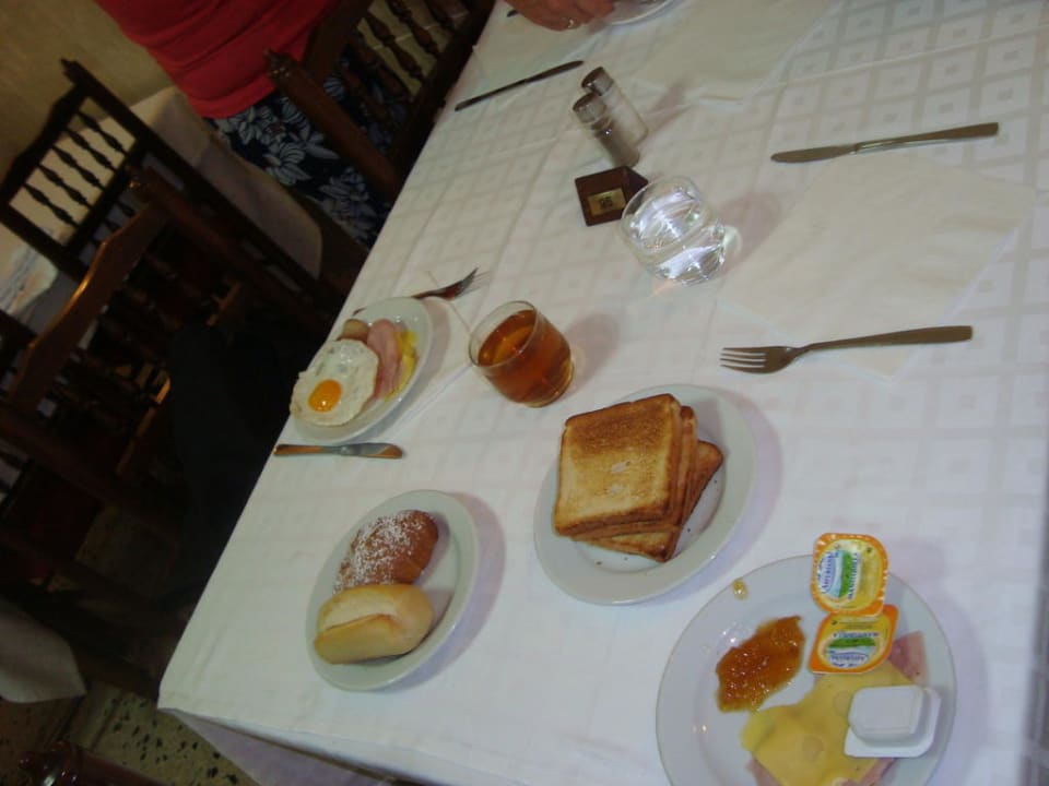 Buffet R2 Veronica Beach Hotel