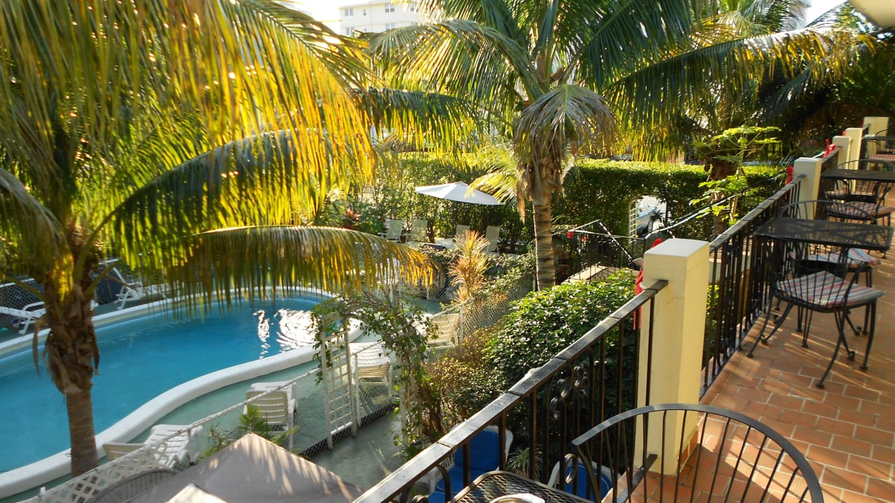 Innenhof mit Pool Hotel Vistamar Villa