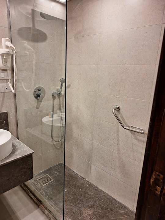 Zimmer Lotus Bay Beach Resort