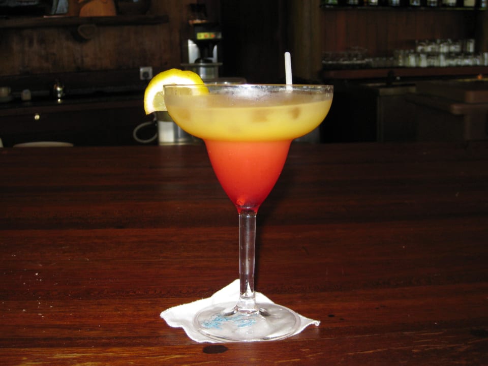 4 Seiten auf der Cocktail-Karte Allin Kuramathi Maldives