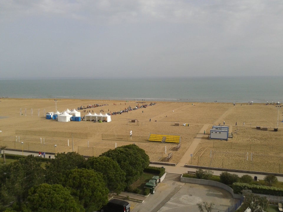 Vorsaison noch ohne Schirme Bibione Palace
