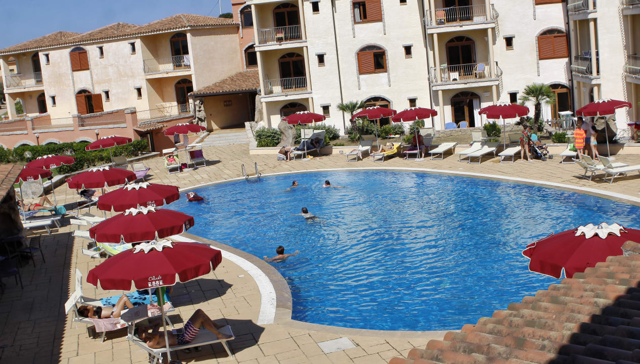 Pool Club Esse Posada