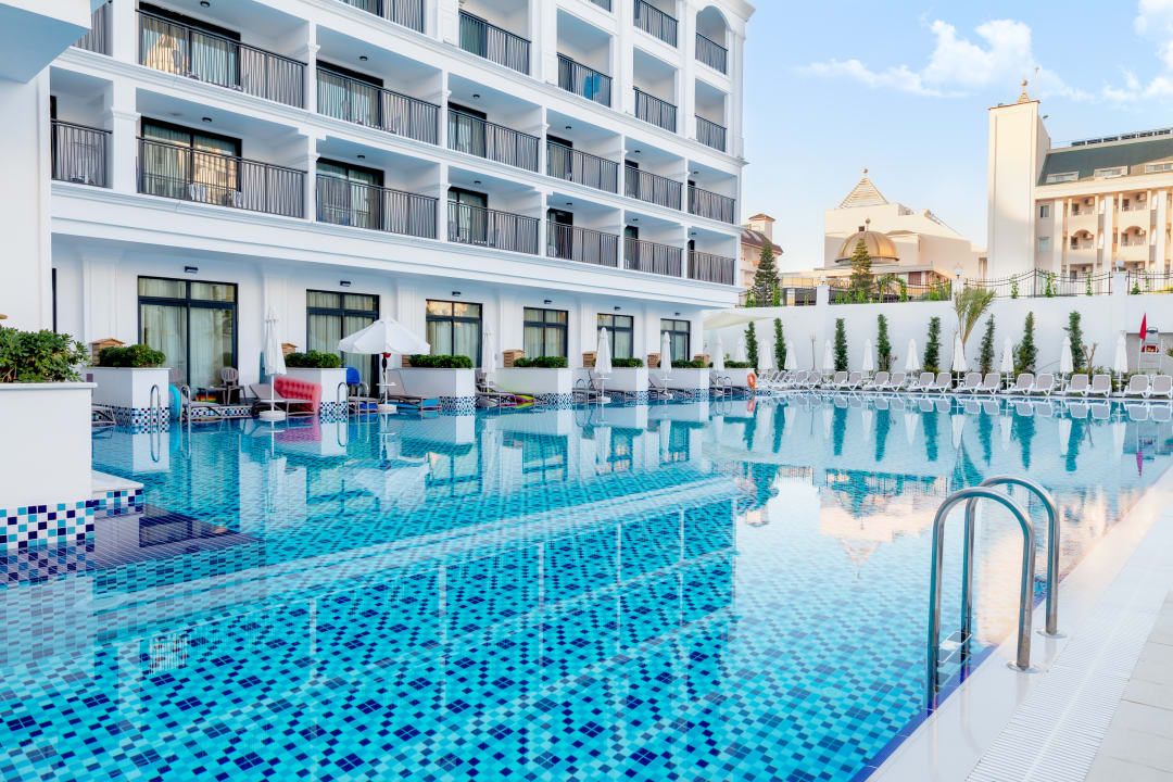 Pool Side Royal Style Hotel