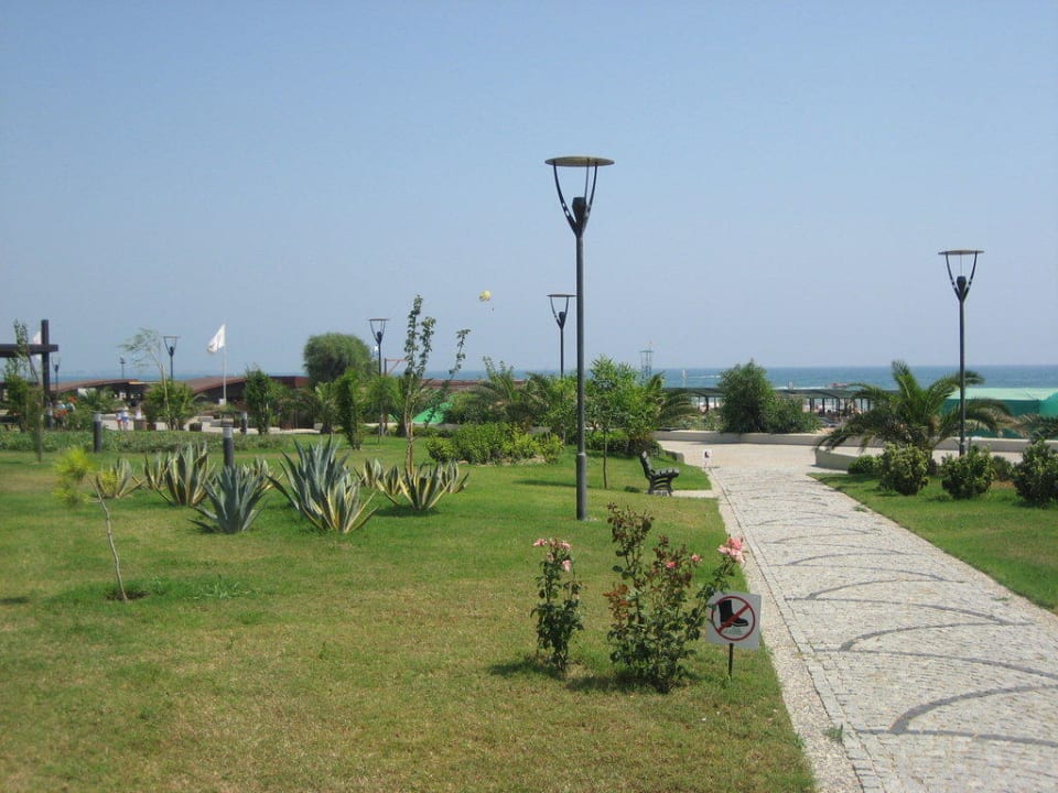 Strandpromenade Side Breeze Hotel