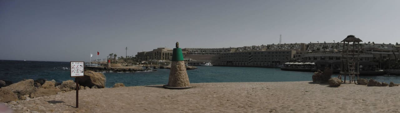 180 Grad Blick vom Strand aus Pickalbatros Citadel Resort