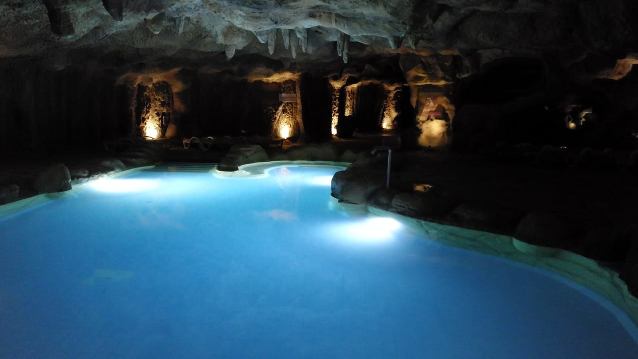 Pool Parrotel Beach Resort