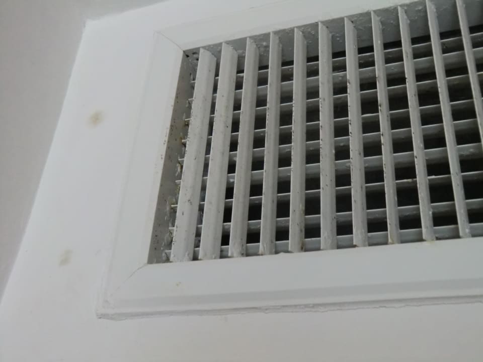 Schimmelflecken an der Klimaanlage Sandos Playacar Select Club Adults only - All Inclusive