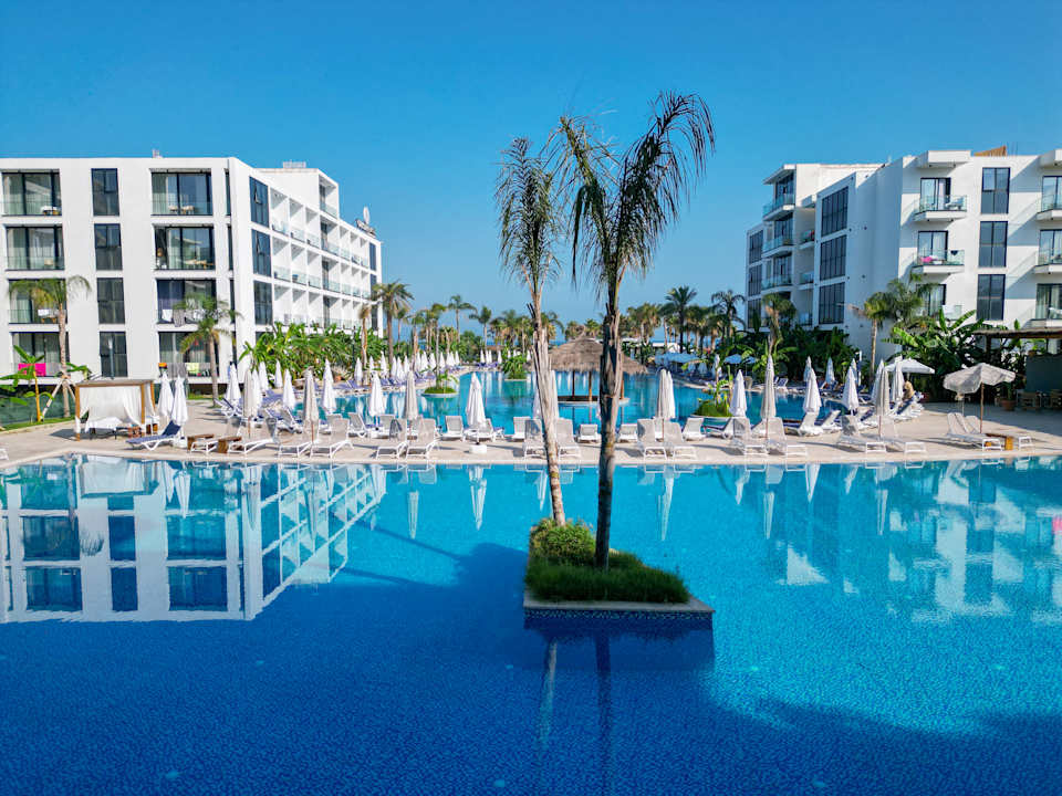 Pool Oricon Coast Luxury Resort