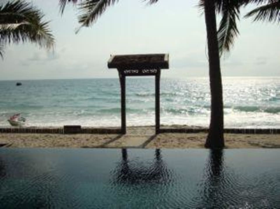 Ausblick von Pool auf den Strand Le Paradis Boutique Resort & Spa