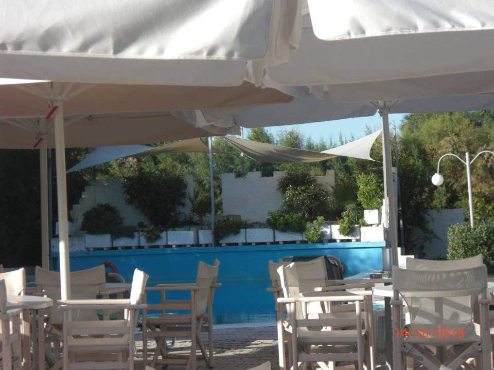 Sitzbereich aussen The Grove Seaside Hotel