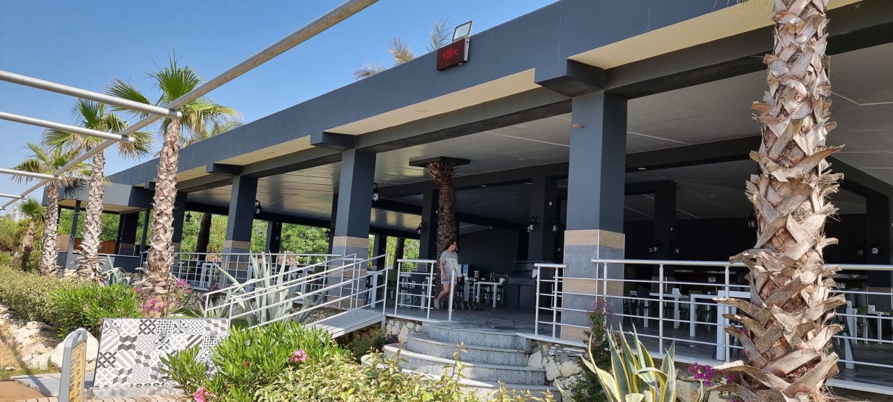 Strand Dream World Palace Hotel