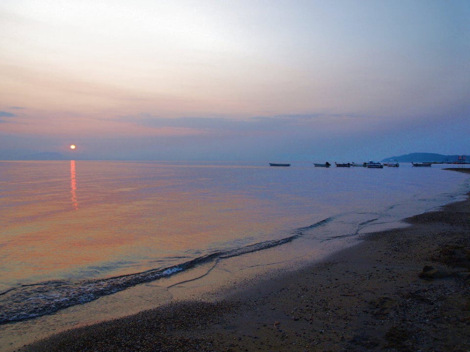 Rechte Strandseite frühmorgens Hotel Albatros