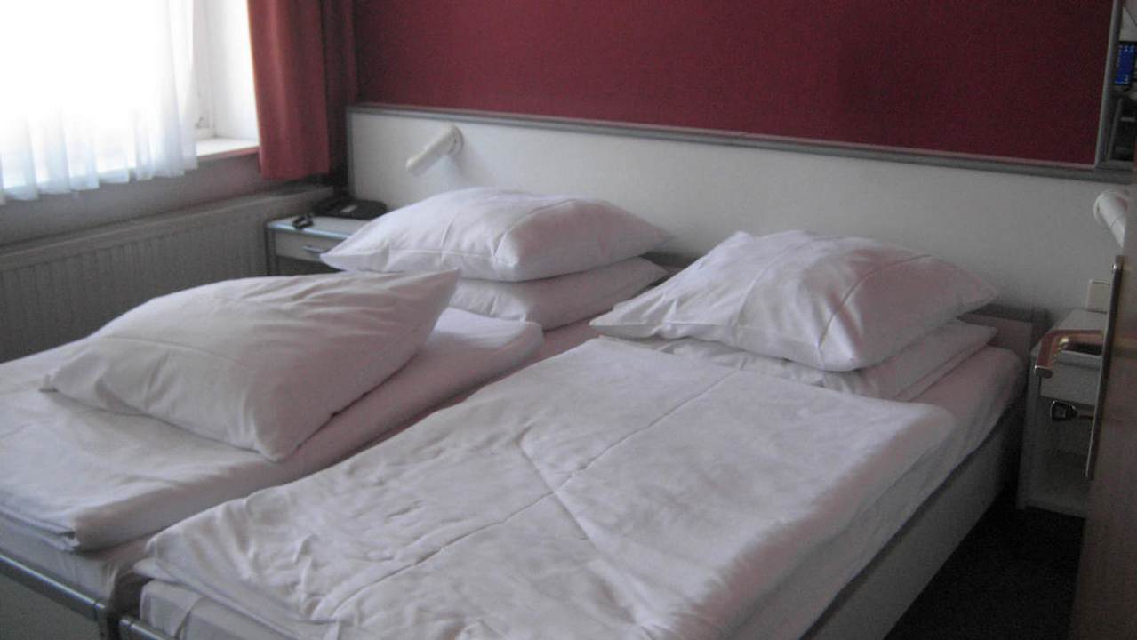 Zimmer mit Blick auf das Bett Hotel Nova