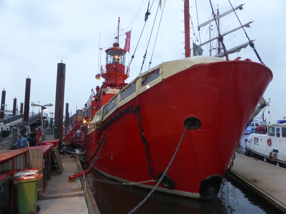 Außenansicht Hotel Feuerschiff im City Sporthafen