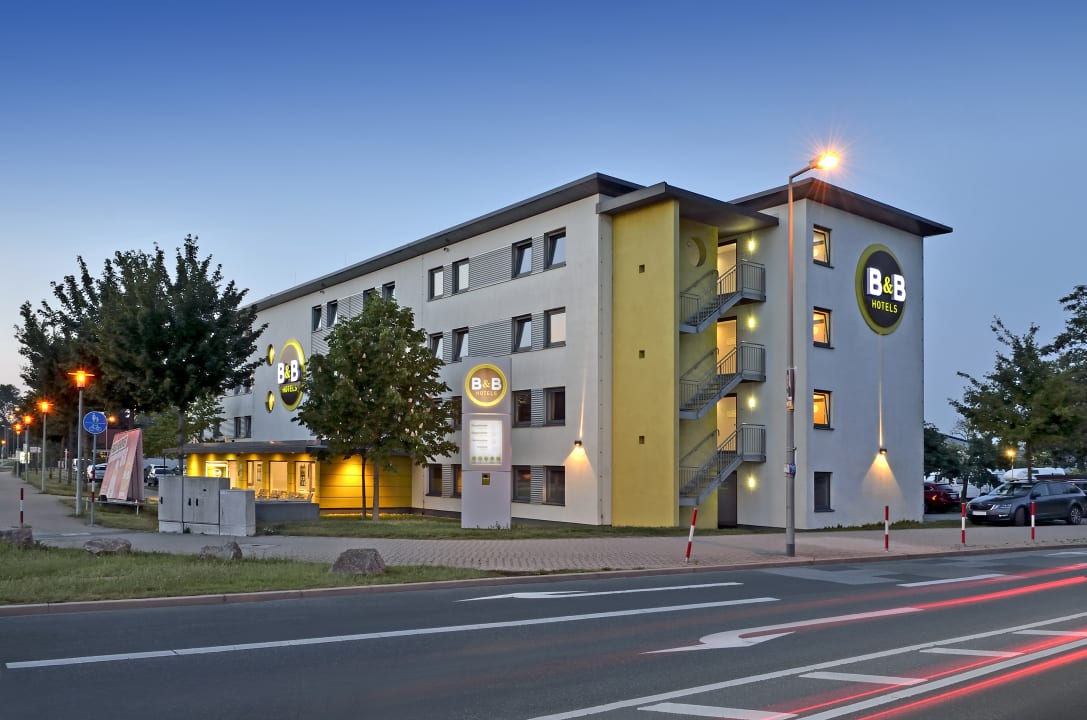 Außenansicht B&B HOTEL Mannheim-Neuostheim