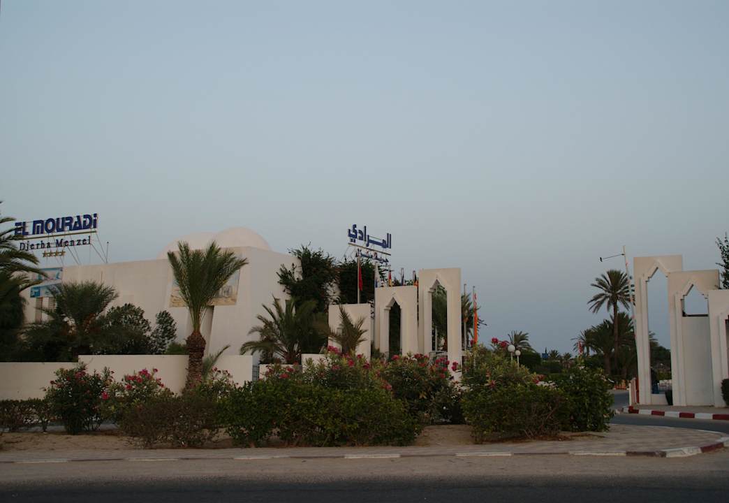 Zufahrt zur Hotelanlage Hotel El Mouradi Djerba Menzel