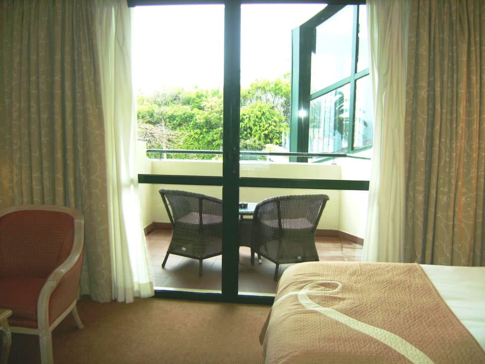 Blick aus Zimmer auf Balkon Hotel The Cliff Bay (PortoBay)