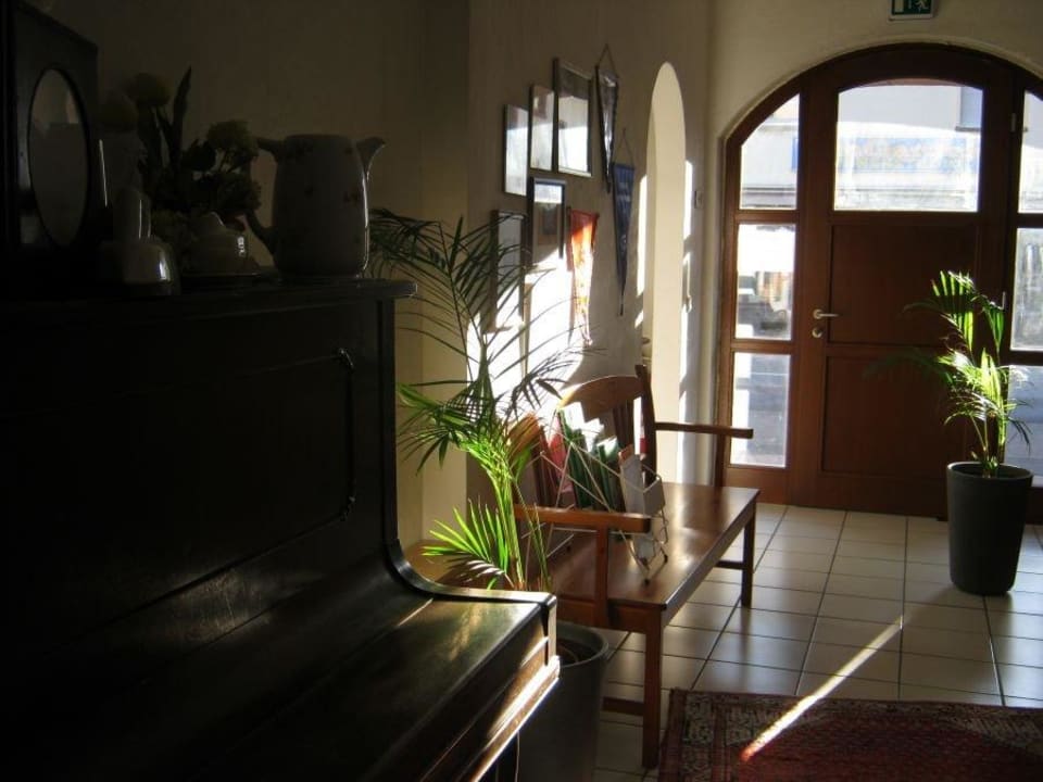 Eingang von der Hauptstraße Hotel Weißes Roß