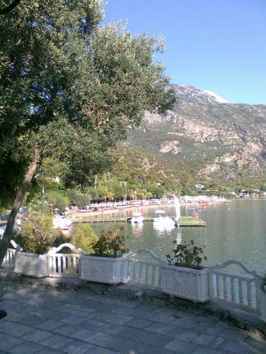 Blick vom Amphitheater auf den Hotelstrand Hotel Meri
