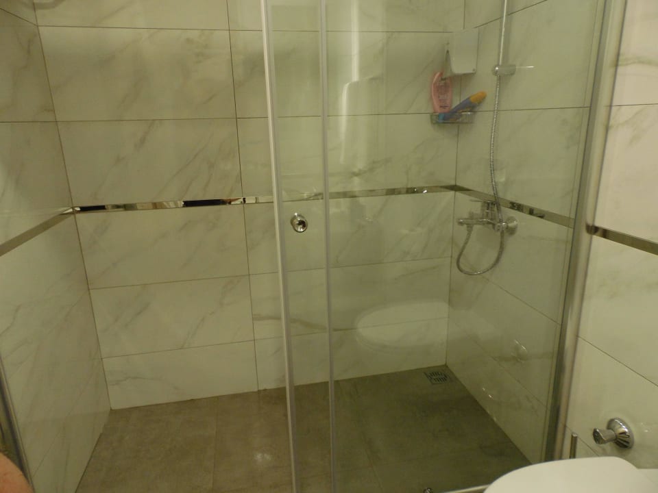 Große Dusche Glamour Resort & Spa