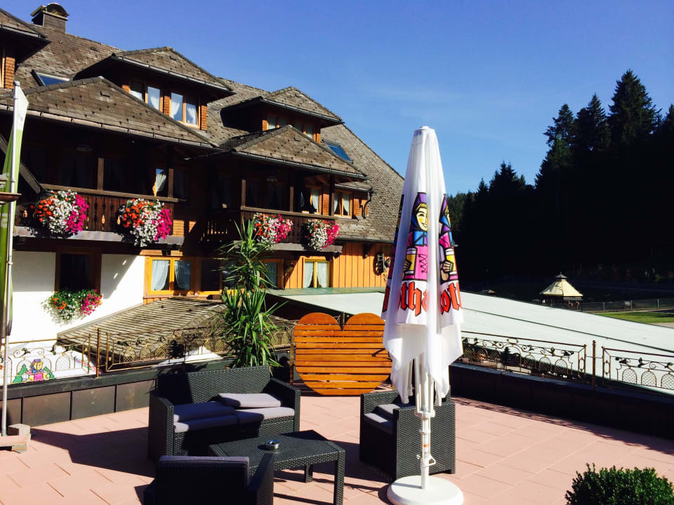 Sitzecke am Eingang Hotel Tannenmühle