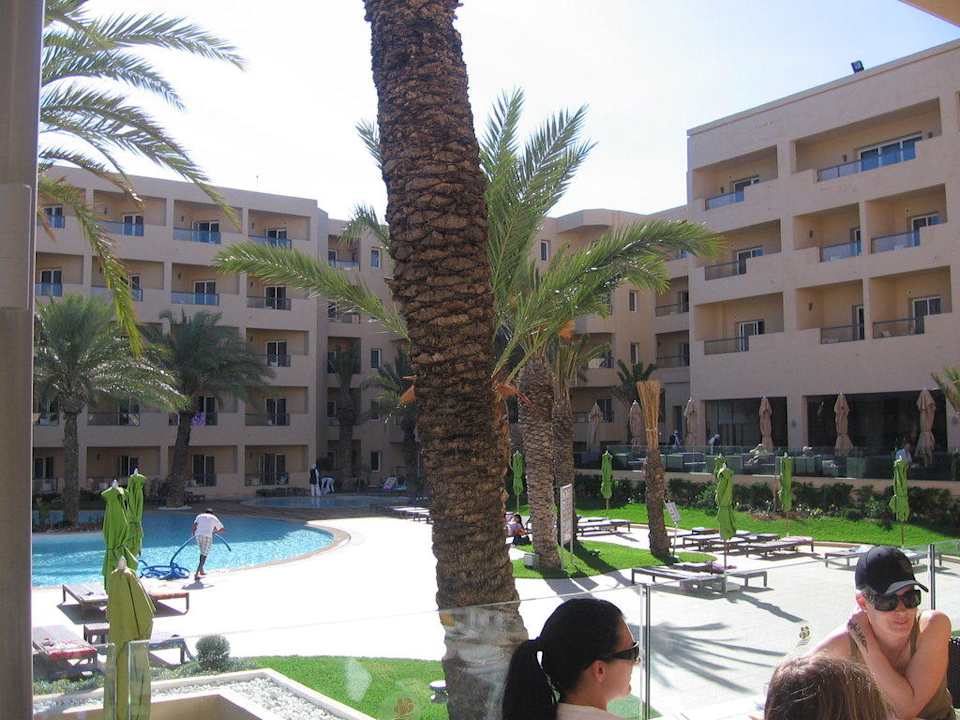 Außenansicht vom Speisesaal aus Hotel Rosa Beach