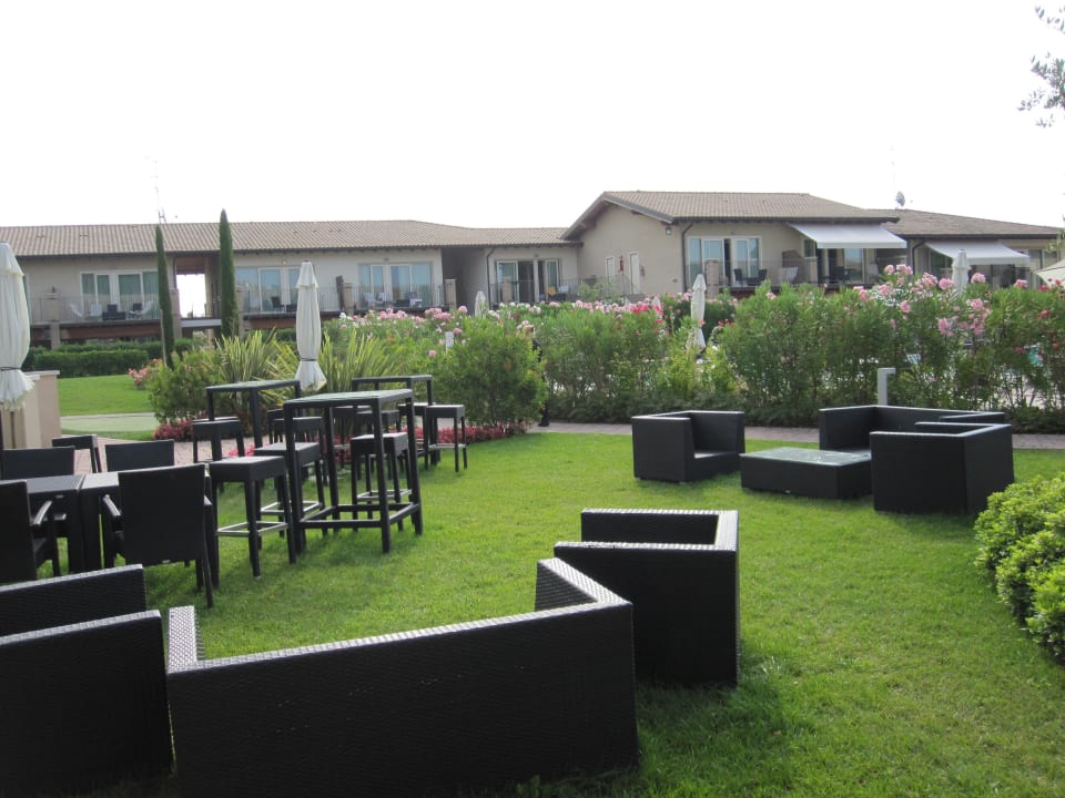 Lounge im Garten Lake Garda Resort