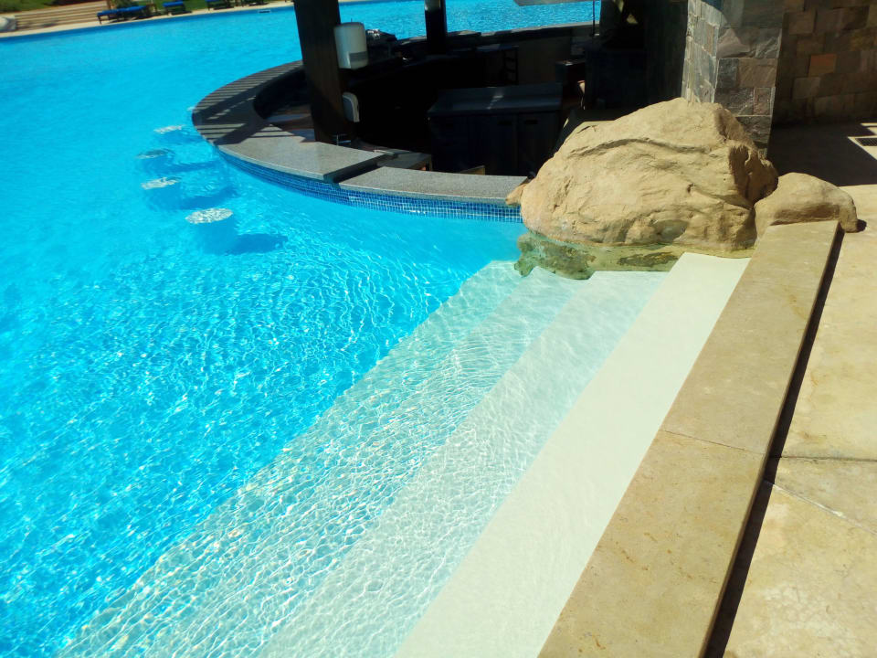 Die Sitzgelegenheit im Pool an der Bar Novotel Marsa Alam Beach Resort