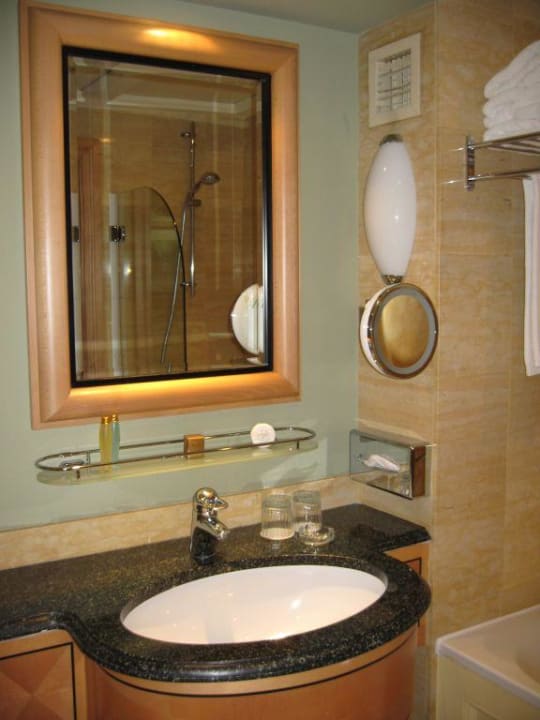 Badezimmer Hotel Mövenpick Doha