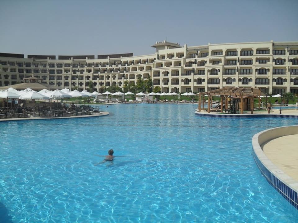 Huge swimmingpool Steigenberger ALDAU Beach Hotel