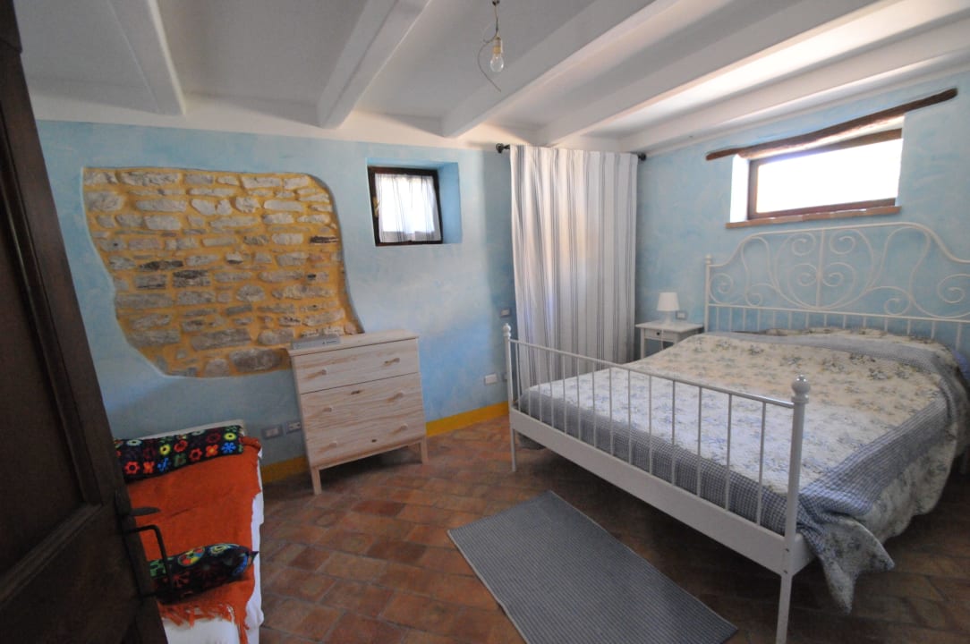 Camera app. LA TANA B&B Bosimano