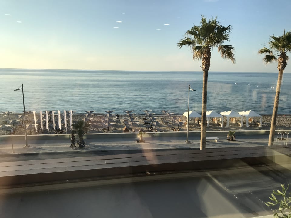 Strand Ikones Seafront Luxury Suites