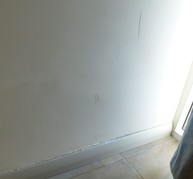 Feuchte Wände im Zimmer Voxx Resort