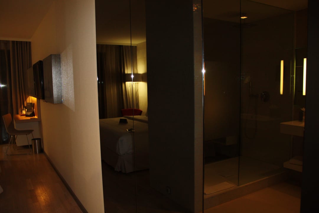 Verspiegelte Wand Barceló Hamburg